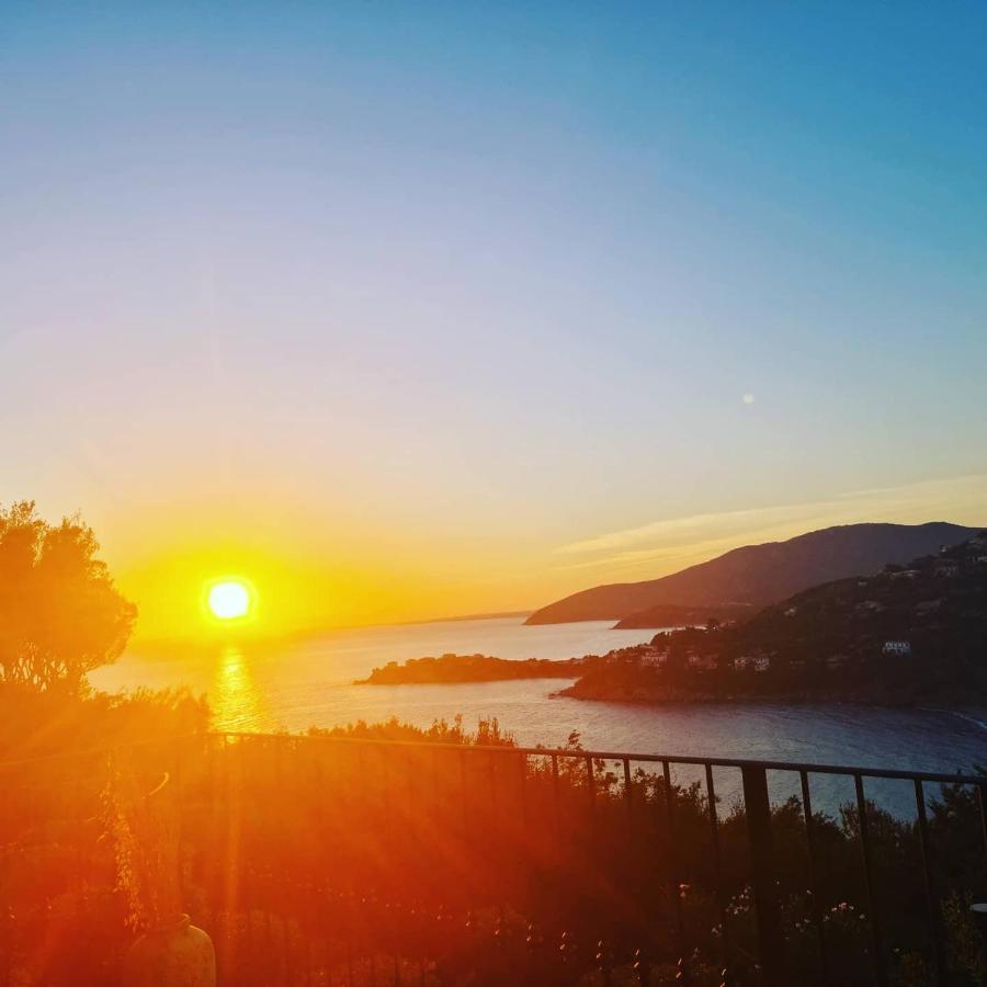 Villa Gaia - Dall'Alba Al Tramonto - Torre delle Stelle Luaran gambar